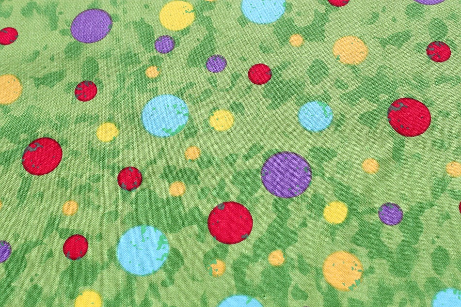 Coloured Spots on Green Background - Spot - Click Image to Close