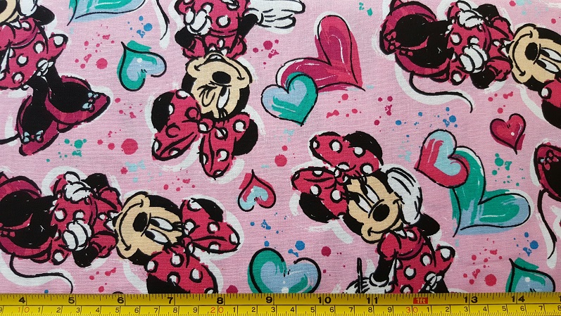 Minnie Mouse with hearts on pink background - Click Image to Close